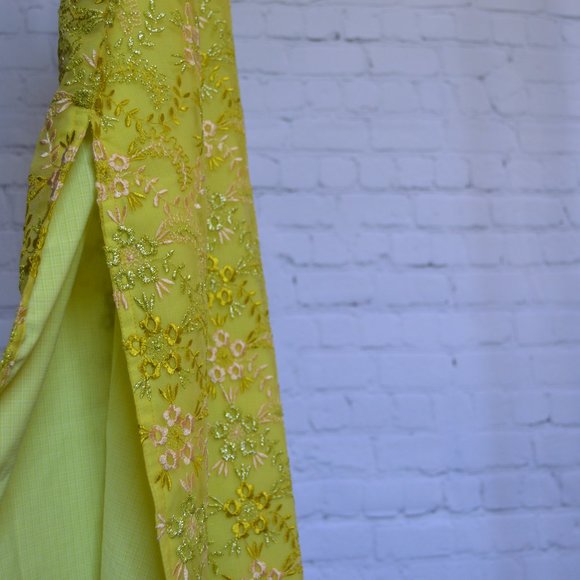 Retro Tunic Dress with Floral Stitching - Picture 4 of 4